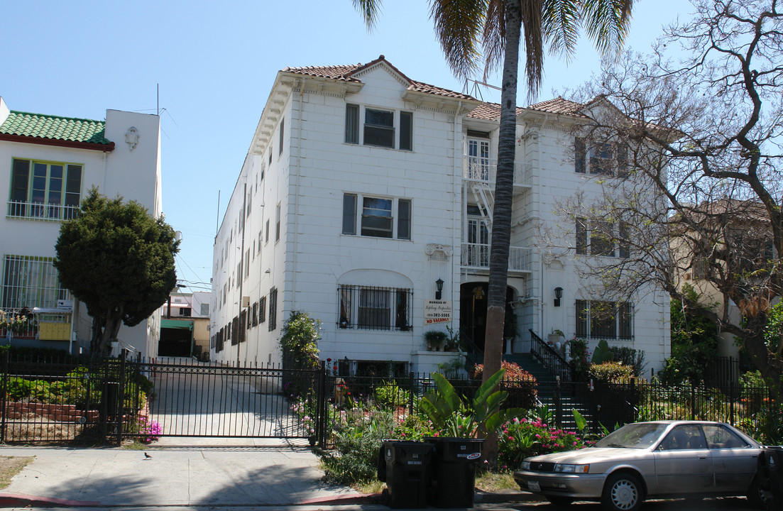 228 S Kenmore Ave in Los Angeles, CA - Foto de edificio