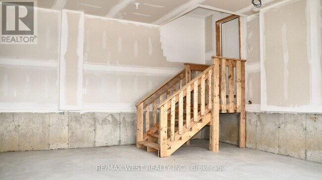 246 Mckenzie Dr in Clearview, ON - Building Photo - Building Photo