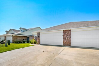 235 E Anabranch Ct in Farmington, AR - Building Photo - Building Photo