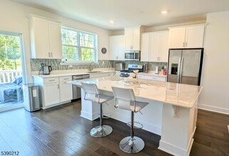 6 McCluskey Pl in Morris Plains, NJ - Building Photo - Building Photo