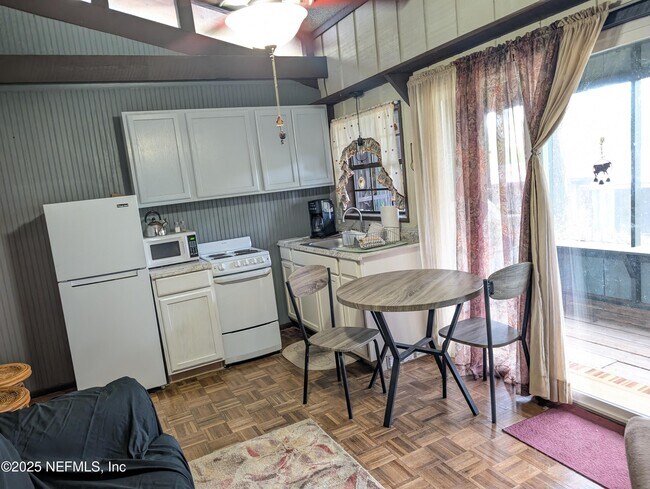 183 Sherman Dr Cir in Interlachen, FL - Building Photo - Building Photo