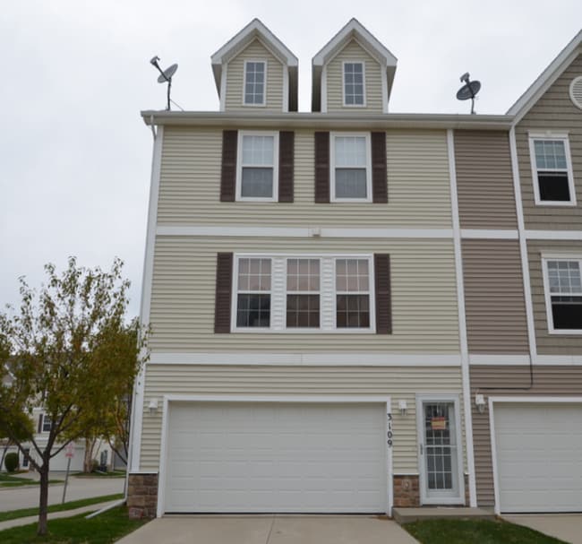 property at 3109 SW Arlan Ln