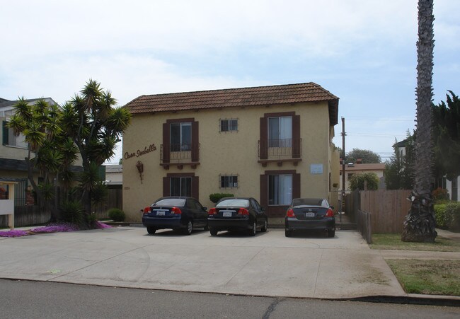 1051 Diamond St in San Diego, CA - Foto de edificio - Building Photo