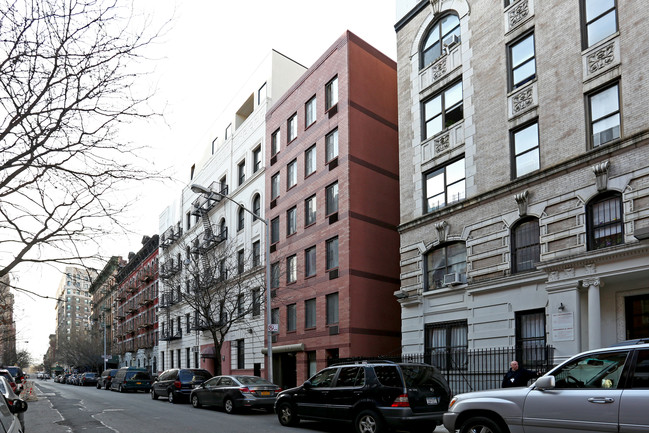 211 W 105th St in New York, NY - Foto de edificio - Building Photo