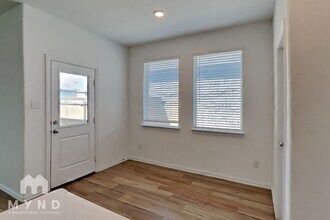 2528 Eden Crk Dr, Unit 2R in Fort Worth, TX - Foto de edificio - Building Photo