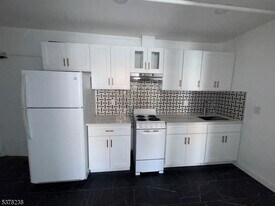 275 Main St, Unit 3 in Paterson, NJ - Building Photo