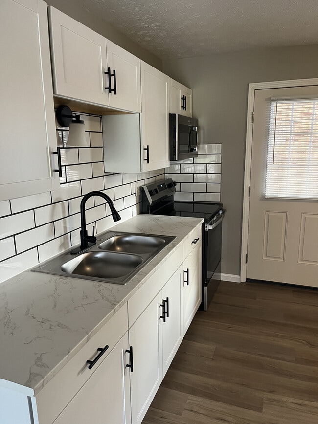 4943-4959-4959 Massillon Rd in North Canton, OH - Building Photo - Building Photo