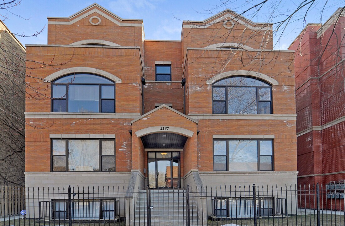 2147 W Evergreen Ave in Chicago, IL - Building Photo