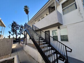 2274 Kearney Ave in San Diego, CA - Foto de edificio - Building Photo