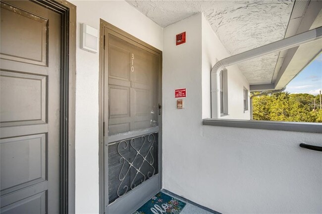 2650 Countryside Blvd in Clearwater, FL - Building Photo - Building Photo