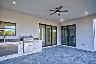 9574 Salt Lake St in Port Charlotte, FL - Foto de edificio - Building Photo