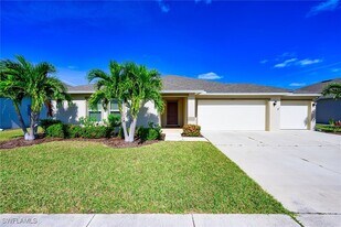 6548 Bay Ridge Way in Ft. Myers, FL - Building Photo