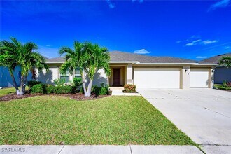6548 Bay Ridge Way in Ft. Myers, FL - Building Photo - Building Photo