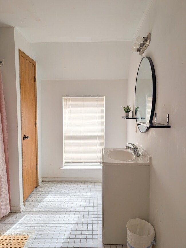 2148 N 29th St in Milwaukee, WI - Foto de edificio - Building Photo