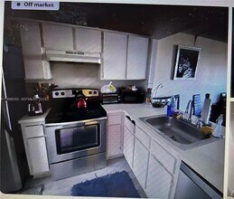 911 NE 209th Terrace in North Miami Beach, FL - Building Photo - Building Photo