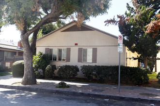 7249 Alabama Ave in Canoga Park, CA - Building Photo - Building Photo