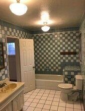 10063 Faywood St in Bellflower, CA - Foto de edificio - Building Photo