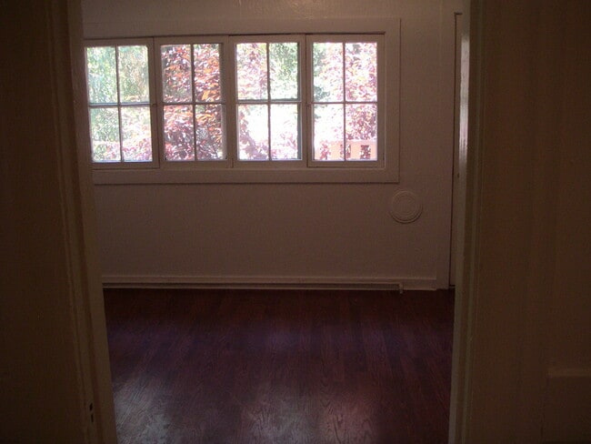 512 14th St, Unit Great upper Tree house 1 Bedroom, Unit Great upper Tree house 1 Bedroom