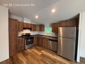 186 Coachlight Dr in Topeka, KS - Building Photo - Building Photo