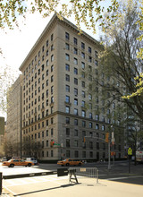 907 Fifth Ave in New York, NY - Building Photo - Building Photo