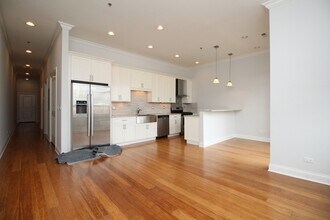 1609 W Warren Blvd, Unit 407 in Chicago, IL - Building Photo - Building Photo