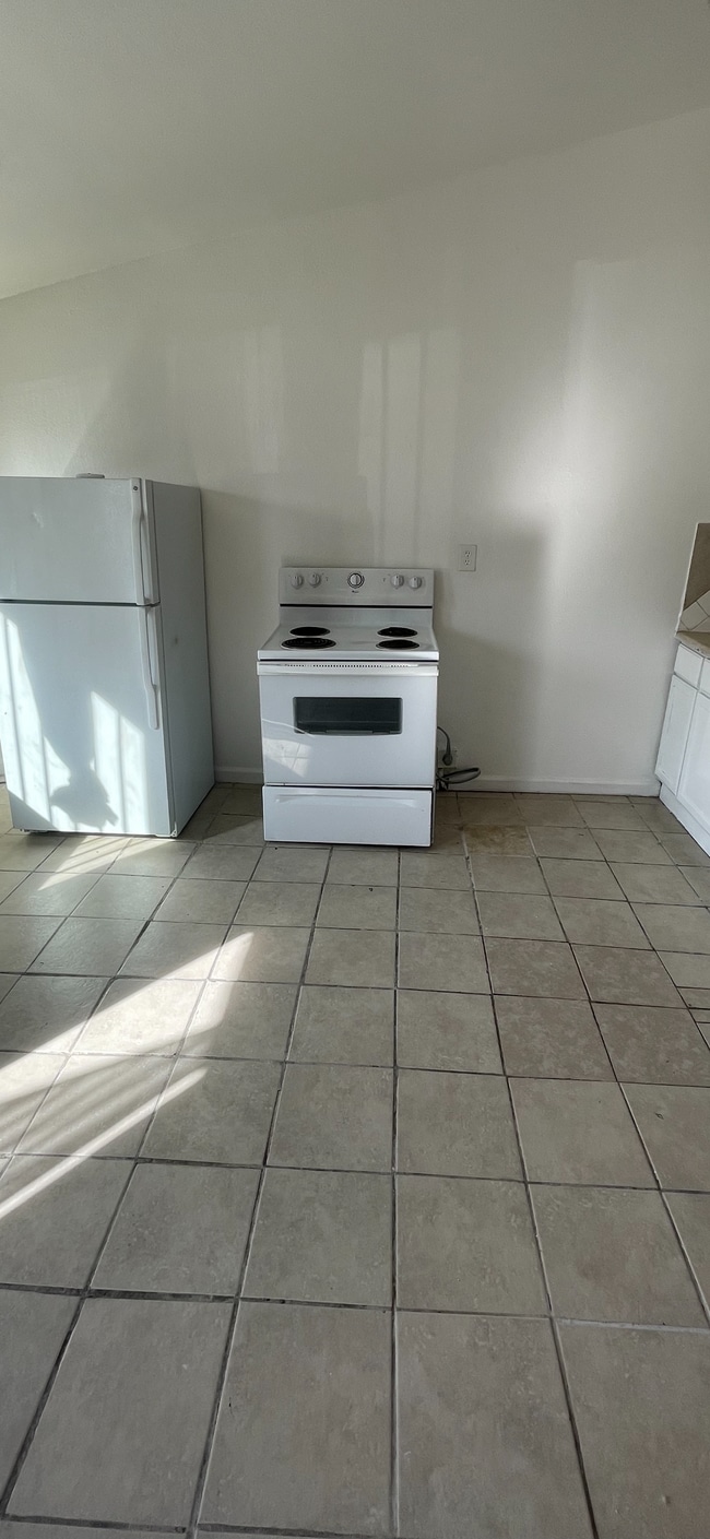 1124 Laurel Ave in Las Vegas, NV - Foto de edificio - Building Photo