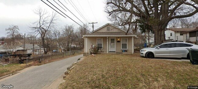 property at 211 W 5th St
