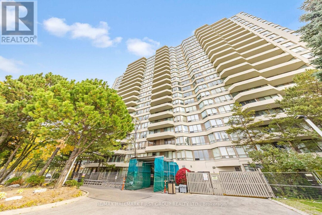 1-1091 Greystone Walk Dr in Toronto, ON - Building Photo