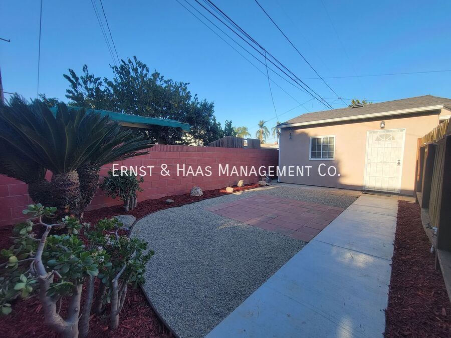 1039 E Ridgewood St in Long Beach, CA - Building Photo