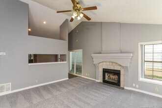 5927 Catalina Sunrise Dr in San Antonio, TX - Building Photo - Building Photo