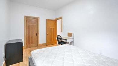 4278 Sherbrooke Rue O in Westmount, QC - Building Photo - Building Photo