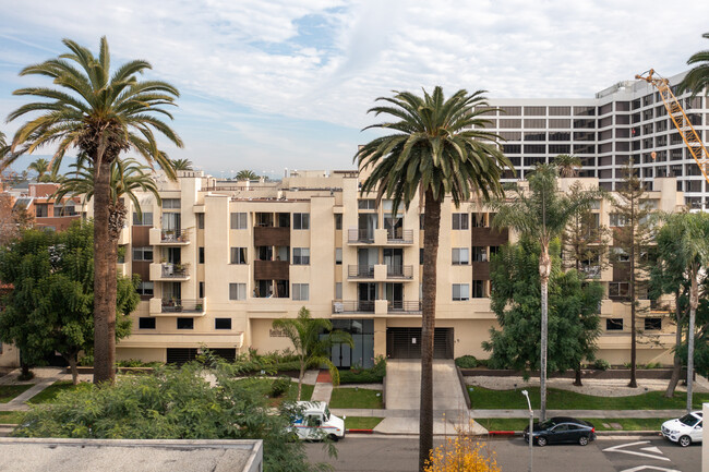 Hamilton Park in Beverly Hills, CA - Foto de edificio - Building Photo