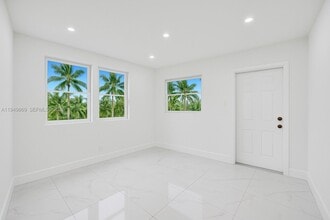 105 NW 14th Way in Dania Beach, FL - Building Photo - Building Photo