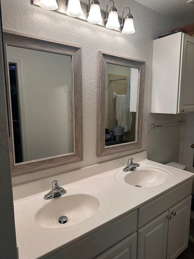 121 Beach Haven Ln in Tampa, FL - Building Photo - Building Photo