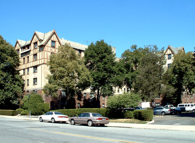 55 North Ave in New Rochelle, NY - Foto de edificio - Building Photo