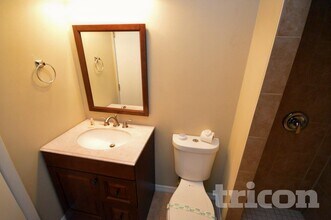 7707 Silver Oak Ln in Tampa, FL - Foto de edificio - Building Photo