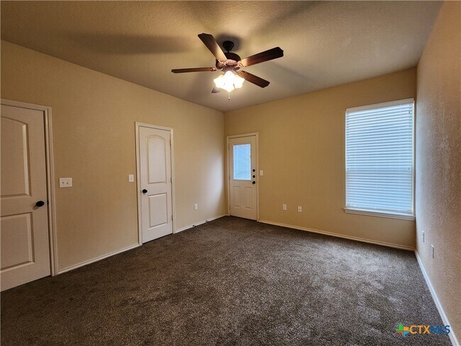 property at 720 Creekside Cir