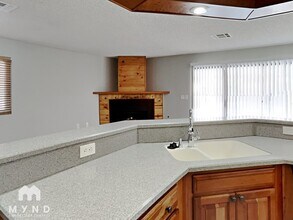 142 Wynntry Dr in Henderson, NV - Building Photo - Building Photo
