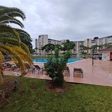 7051 Environ Blvd in Lauderhill, FL - Foto de edificio - Building Photo