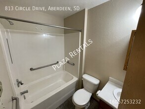 213 13th Ave E in Webster, SD - Building Photo - Building Photo