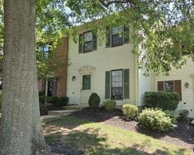 27 Woodward Ln in Bernards, NJ - Building Photo - Building Photo