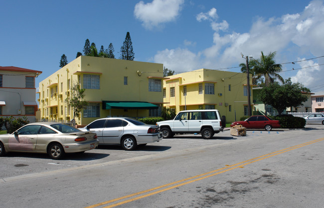 Marseille Apartments in Miami Beach, FL - Building Photo - Building Photo