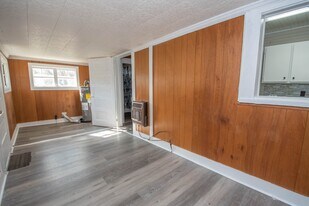 65 Bradfield Dr in Lagrange, GA - Building Photo