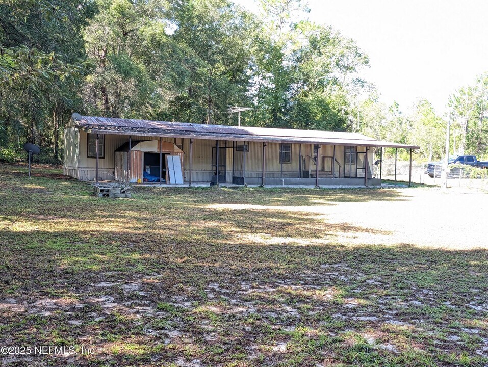 220 Guy Ave in Interlachen, FL - Building Photo