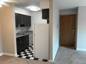 2223 E Belleview Pl in Milwaukee, WI - Foto de edificio - Building Photo
