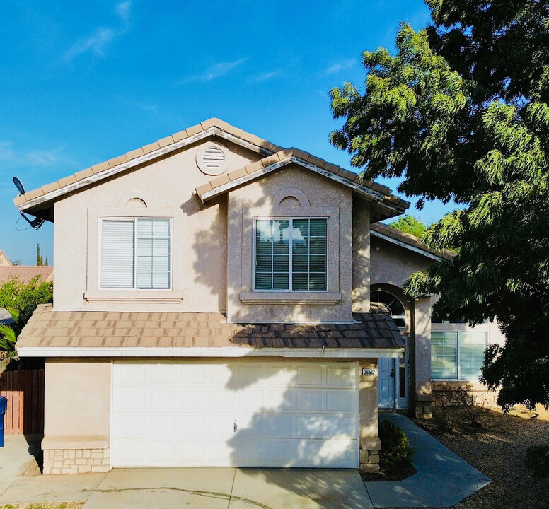 36512 Summerholly Cir in Palmdale, CA - Building Photo