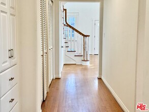 4957 W Melrose Hl in Los Angeles, CA - Building Photo - Building Photo