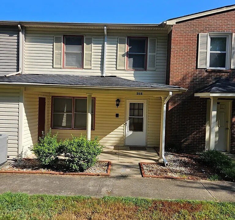 318 Seminole Trail in Danville, VA - Building Photo