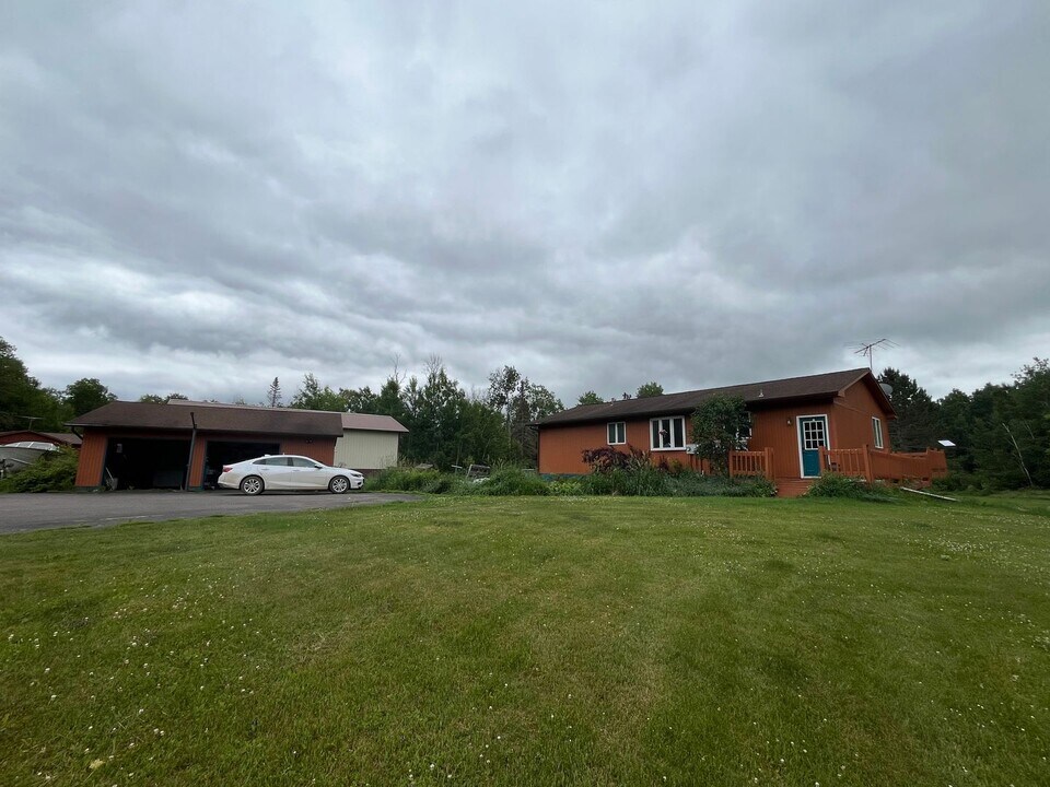 8698 Hwy 8 in Alborn, MN - Building Photo