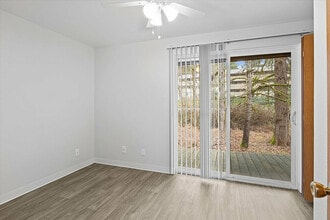 Witham Village in Corvallis, OR - Foto de edificio - Building Photo